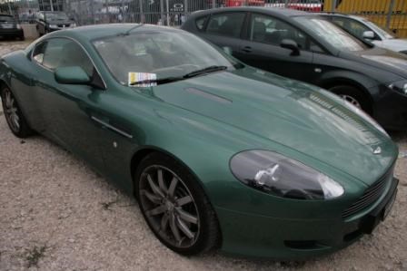 O Karel Abraham με Aston Martin DB9 του μπαμπά